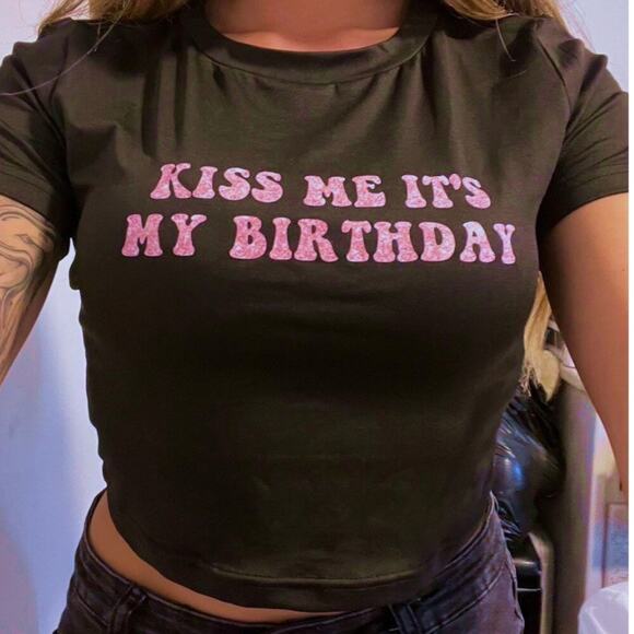New Small "Kiss Me, It's My Birthday" Baby Crop Tee Black Y2k Top Goth Grunge 90 - Picture 1 of 3